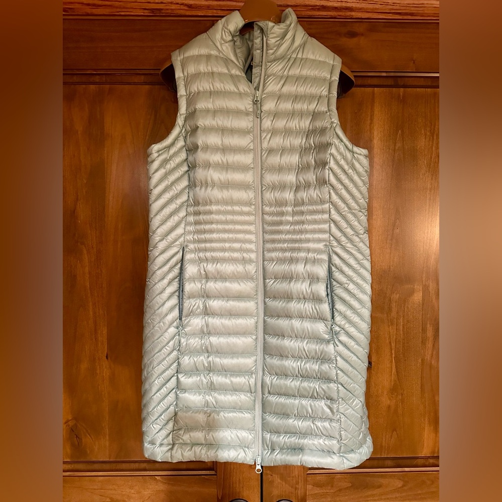 DULUTH sea foam color puffer vest
